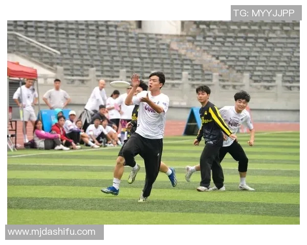 重庆飞盘队配合创新引发热议推动飞盘运动新发展